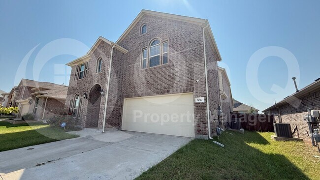 Primary Photo - 1207 Sweetgum St