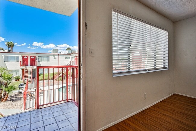 Building Photo - 5816 Bromley Ave