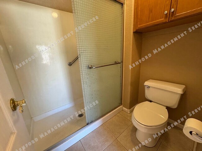 Building Photo - Beautiful Single-Story 3BR Home with Priva...