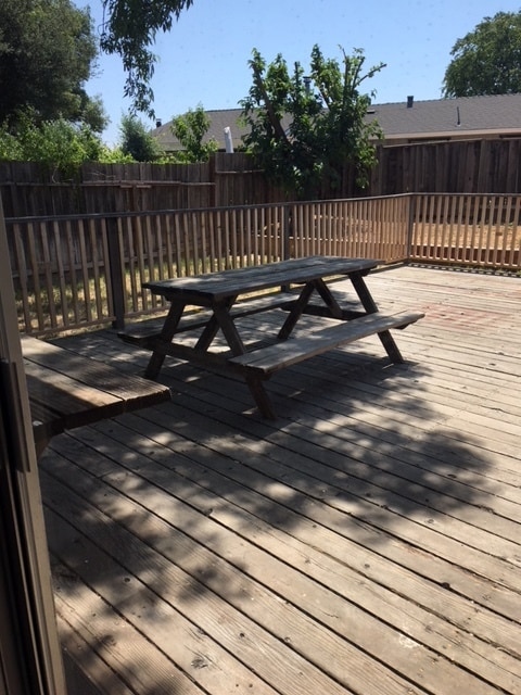 Building Photo - 4 Bedroom Home! Close to Shopping Centers & CHS Attendance!