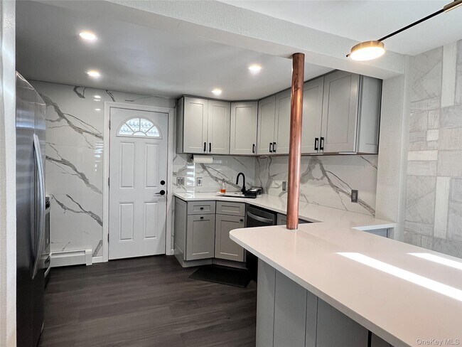 Building Photo - 137 Center Ln