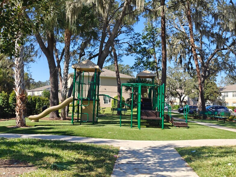 Building Photo - 5864 Fishhawk Ridge Dr