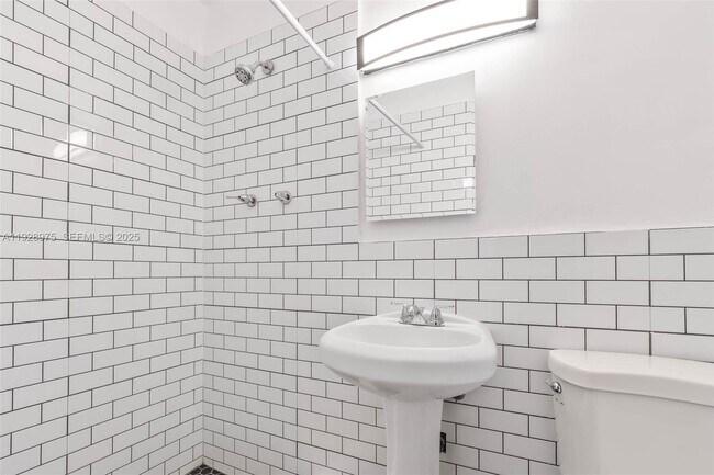 Building Photo - 259 NE 56th St