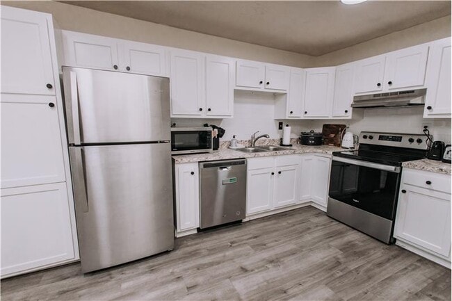 Building Photo - 1930 Independence Rd