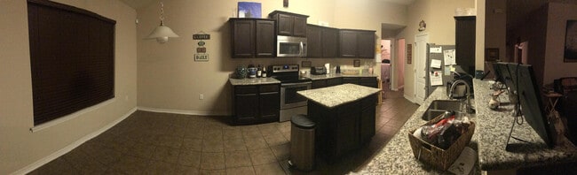 Building Photo - 8173 Verdura St