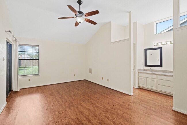 Building Photo - 2710 Pineleaf Dr