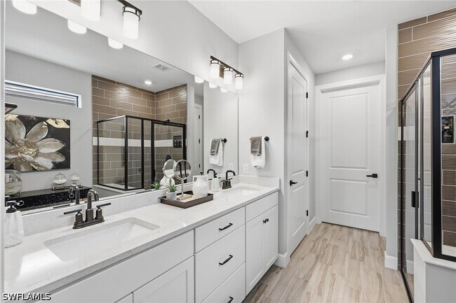 Building Photo - 2738 Aviamar Cir