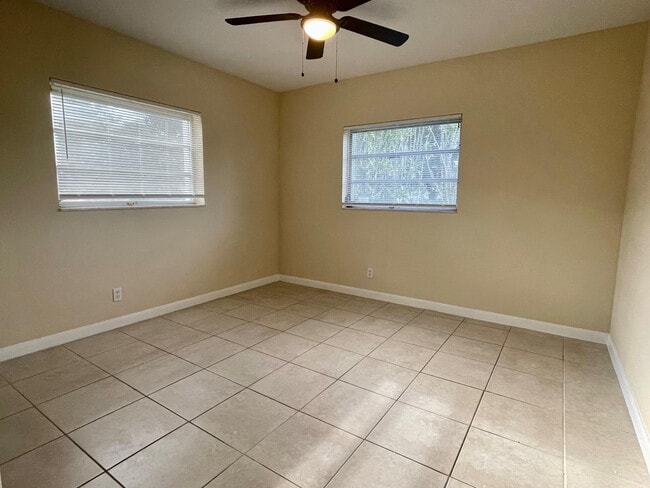 Building Photo - 1160 SW 69th Ave