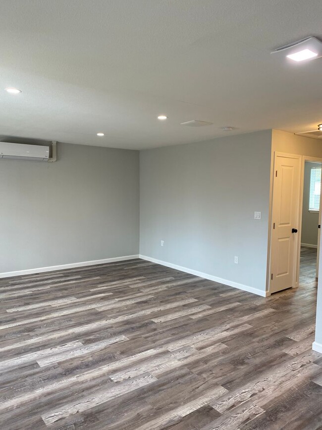 Building Photo - COMING SOON - High End Brand New 2Bed/1Bat...