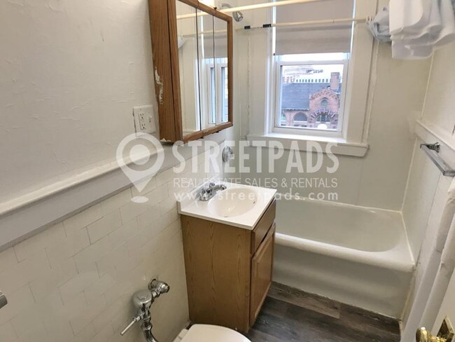 Building Photo - 1 bedroom in Boston MA 02215