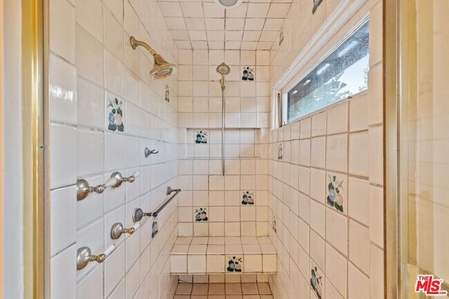 Building Photo - 905 Napoli Dr