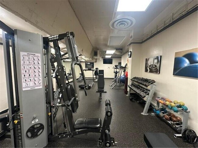 Building Photo - 19 S 1st St