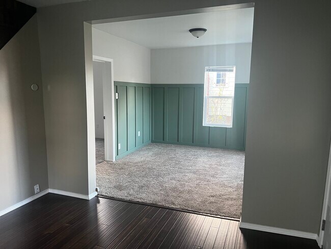 Building Photo - 313 Victoria Ave