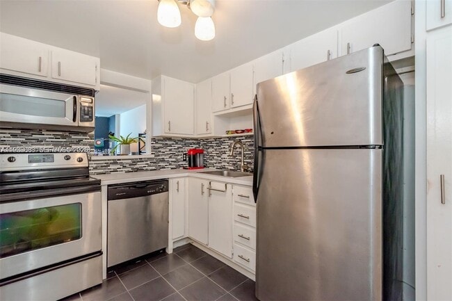 Building Photo - 1228 West Ave