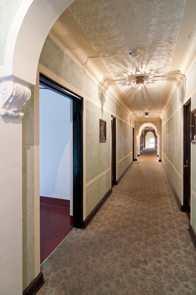 Building Photo - 3305 Fremont