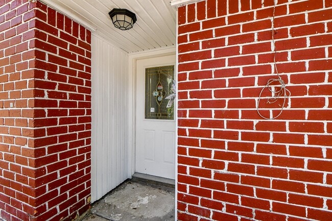 Building Photo - 5811 Greencraig Dr