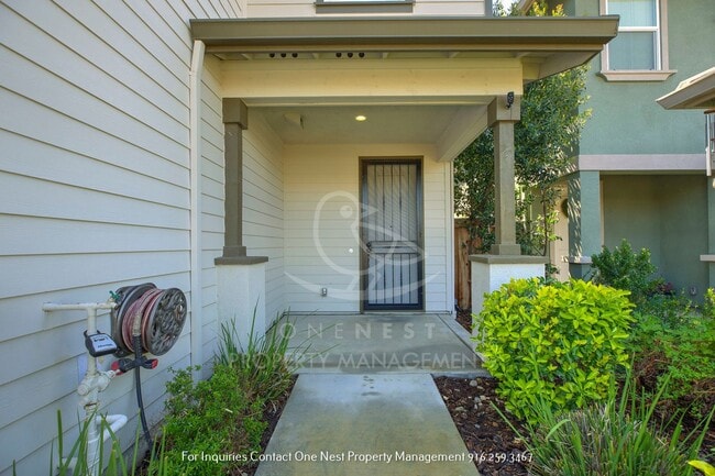 Building Photo - Early Summer move in, available ASAP 4 bd 3 bth backyard and balcony