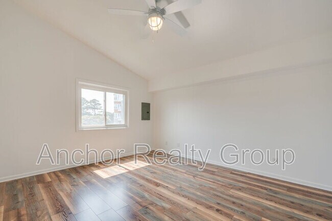 Building Photo - 315 24th St