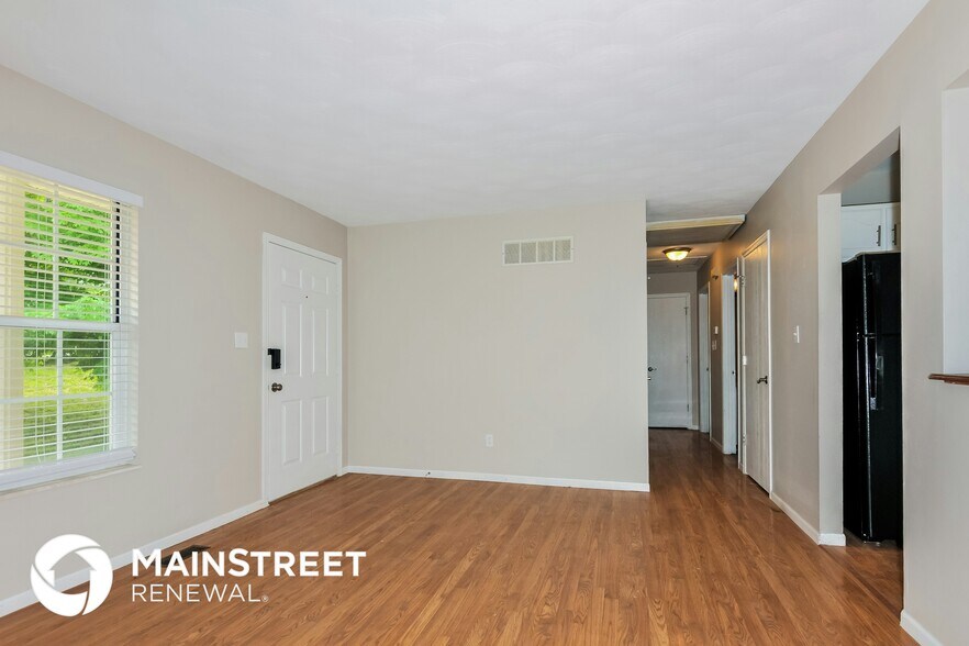 Building Photo - 738 Pine Haven Dr