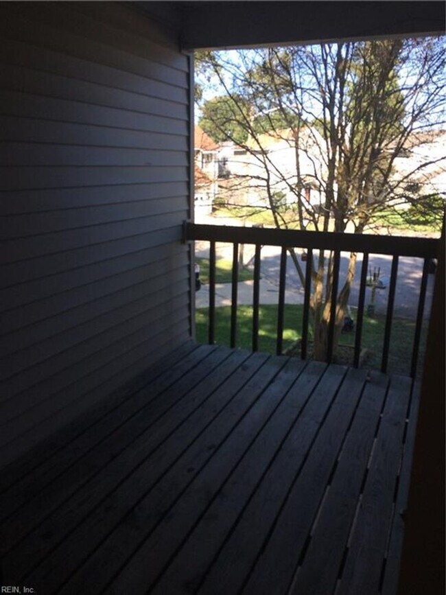 Building Photo - Chimney Hill