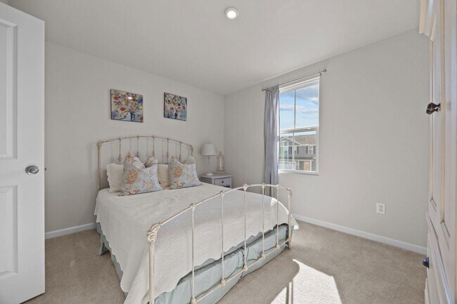 Building Photo - 160 Day Song Ct