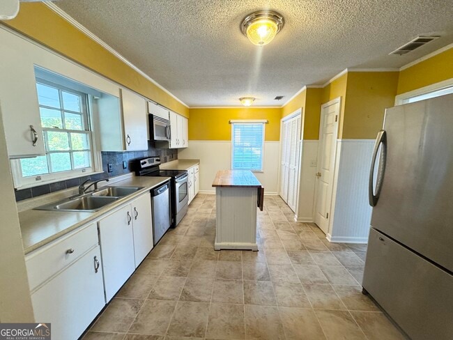 Building Photo - 107 Belair Dr