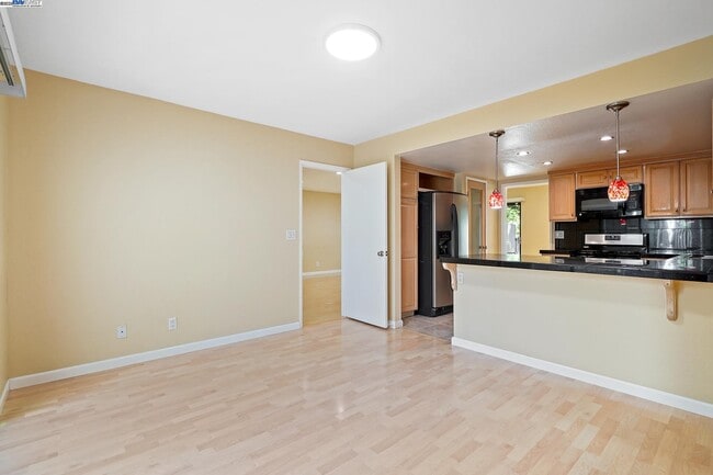 Building Photo - 5227 Riverdale Ct