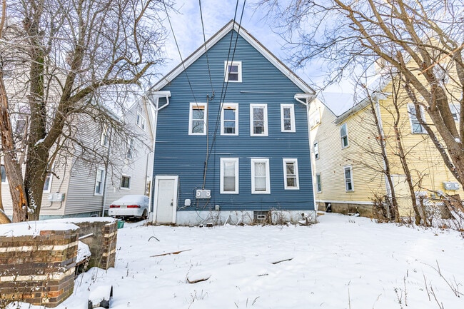 Building Photo - 292 Reynolds St