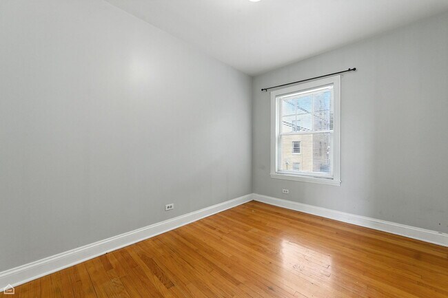 Building Photo - 2611 W Rosemont Ave