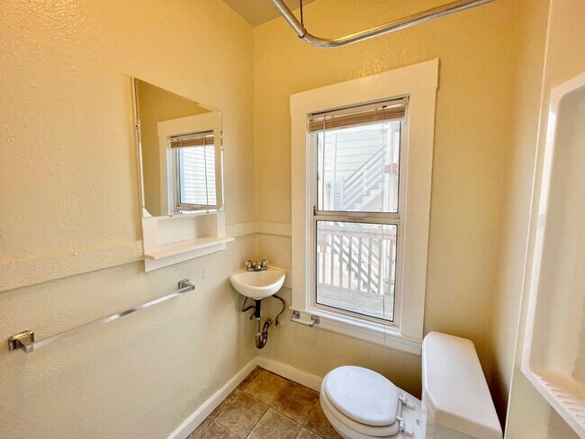 Building Photo - Adorable studio in the Heart of Hayes Vall...