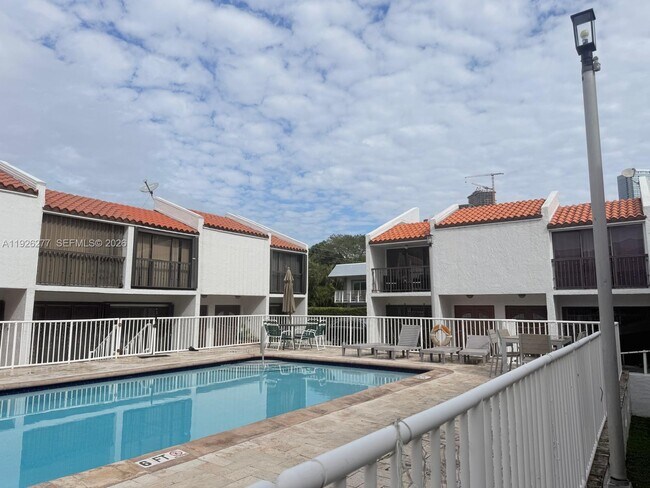 Building Photo - 1990 Brickell Ave