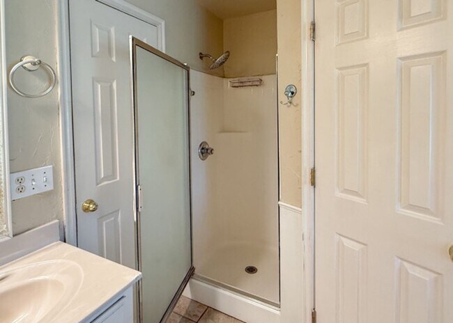 Building Photo - 17553 Gold Dr