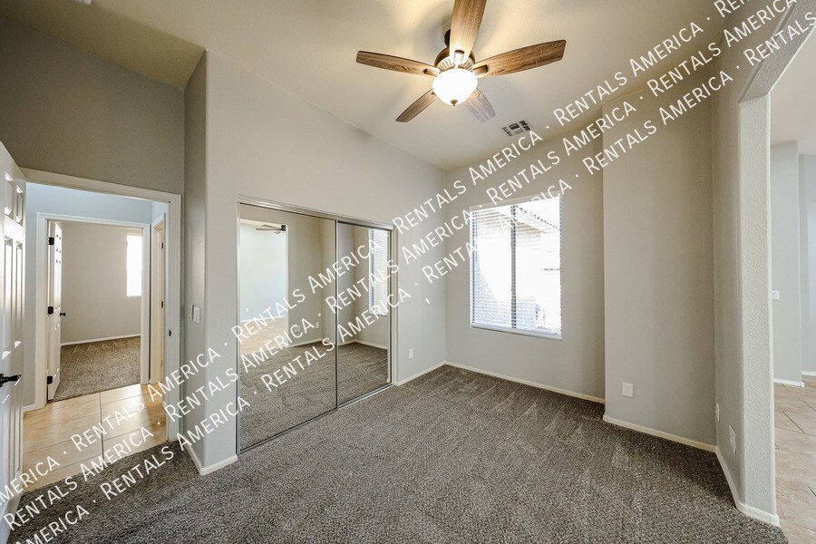 Building Photo - 9447 E Natal Ave