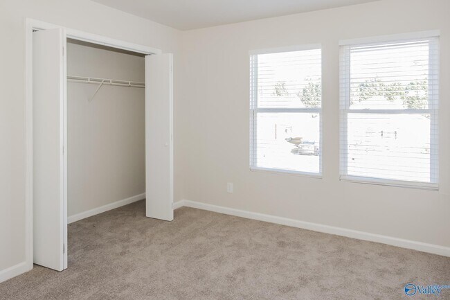 Building Photo - 410 Jasmine Dr