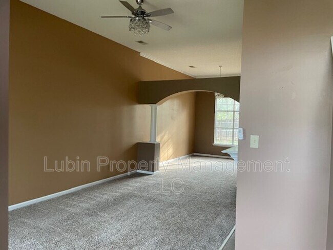 Building Photo - 5474 Hidden Meadows Dr