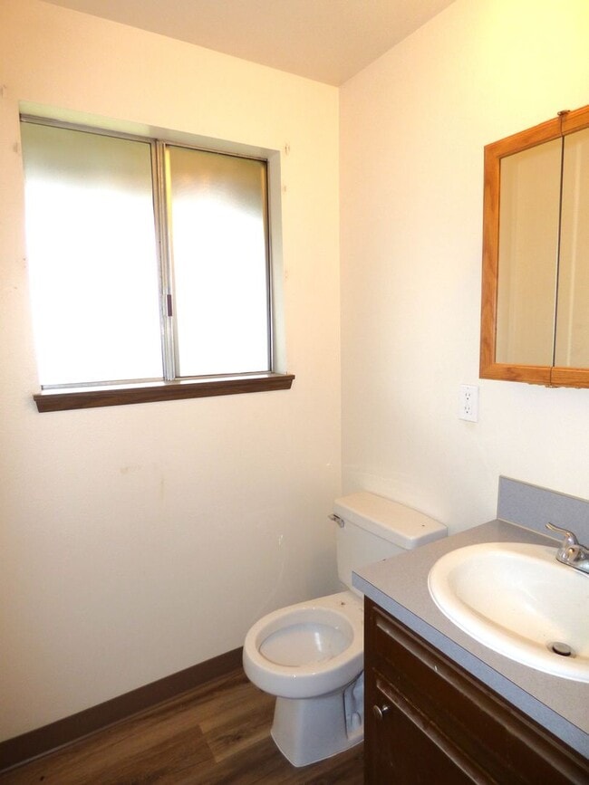 Building Photo - 3 bed 1.5 bath home in North Salem