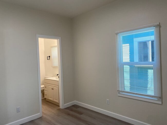 Building Photo - 1711 Bridge Ave