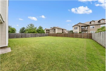 Building Photo - 10121 Salem Way