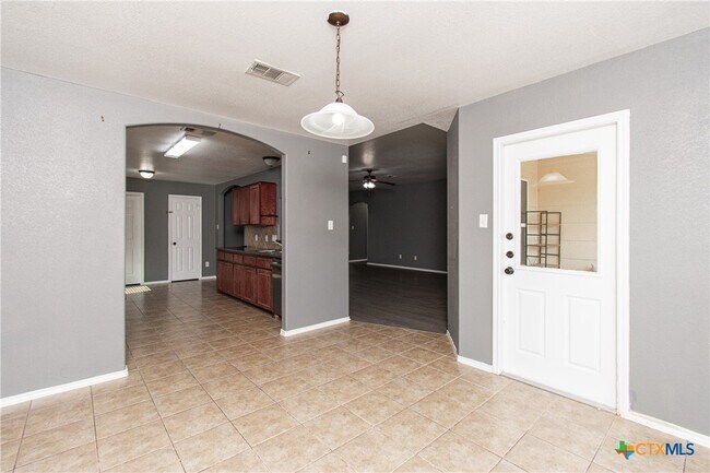 Building Photo - 3200 Alamocitos Creek Dr