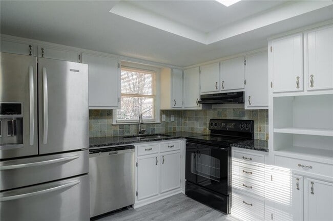 Building Photo - 3599 Lower Roswell Rd