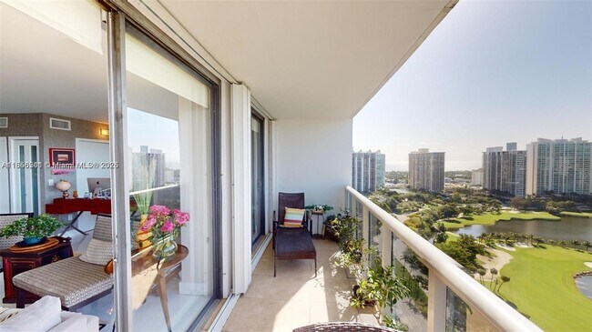 Building Photo - 3625 N Country Club Dr