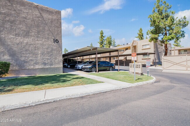 Building Photo - 7436 E Chaparral Rd