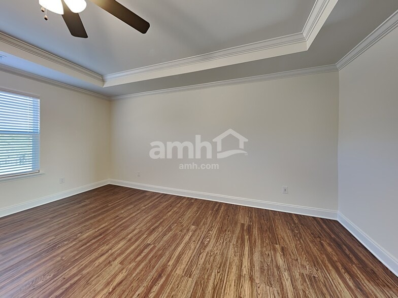 Building Photo - 2105 Overlake Cir