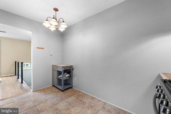 Building Photo - 71 Chambord Ct