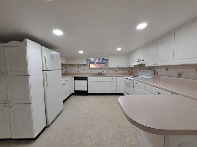 Building Photo - 1040 65th St S