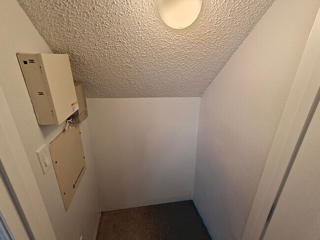Building Photo - Spacious 2-Bed, 2.5-Bath Townhome with Gar...