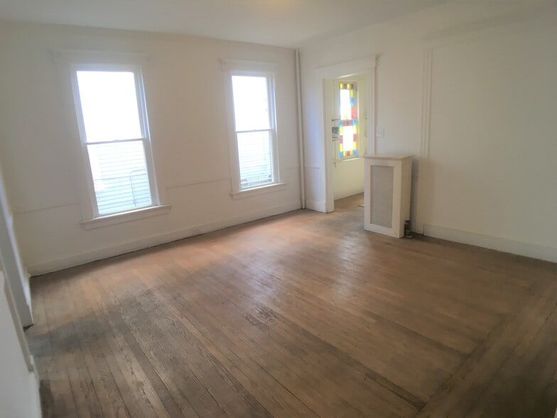 Building Photo - 33 Norton Street - 1st Floor