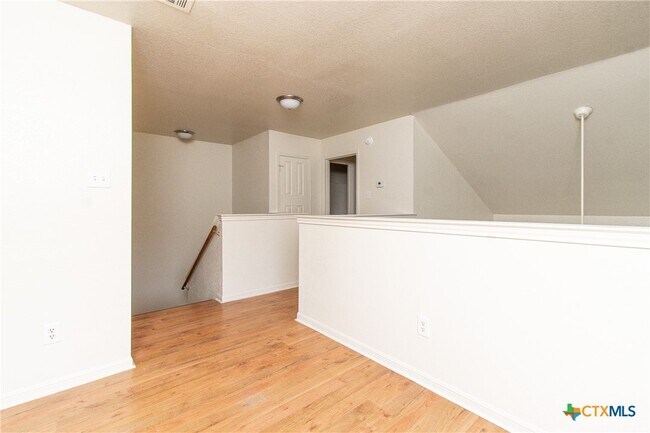 Building Photo - 405 Deloris Dr