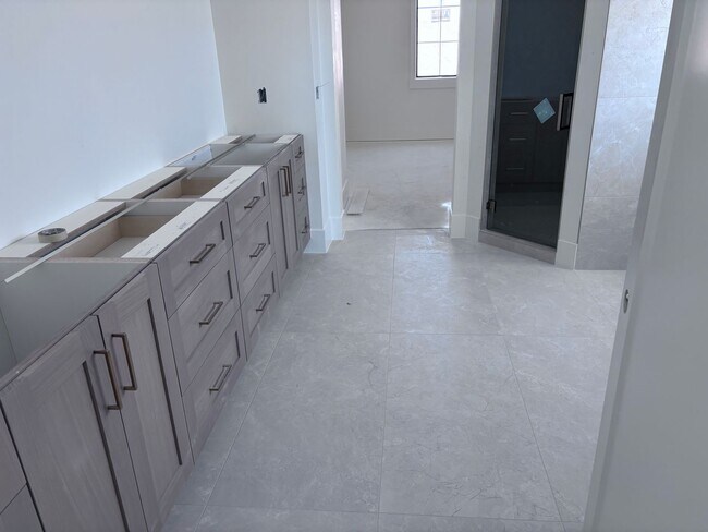 Building Photo - Beautiful custom single story in Moorland Park with pool