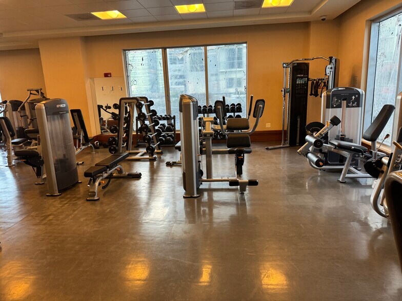 Building Photo - 1060 Brickell Ave